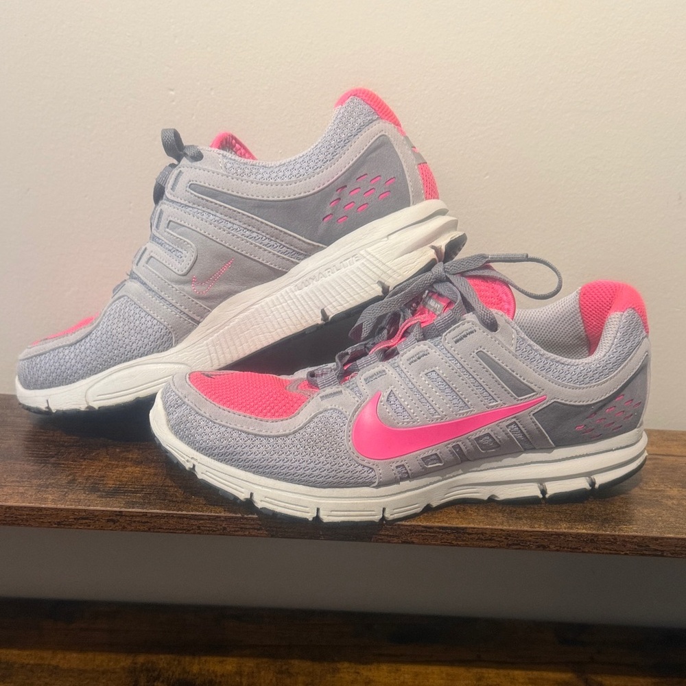Nike Women's Gray and Pink Running Shoes women’s size 8